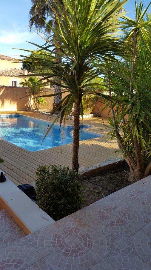 Maison Les Pins Aigues-Mortes Bagian luar foto