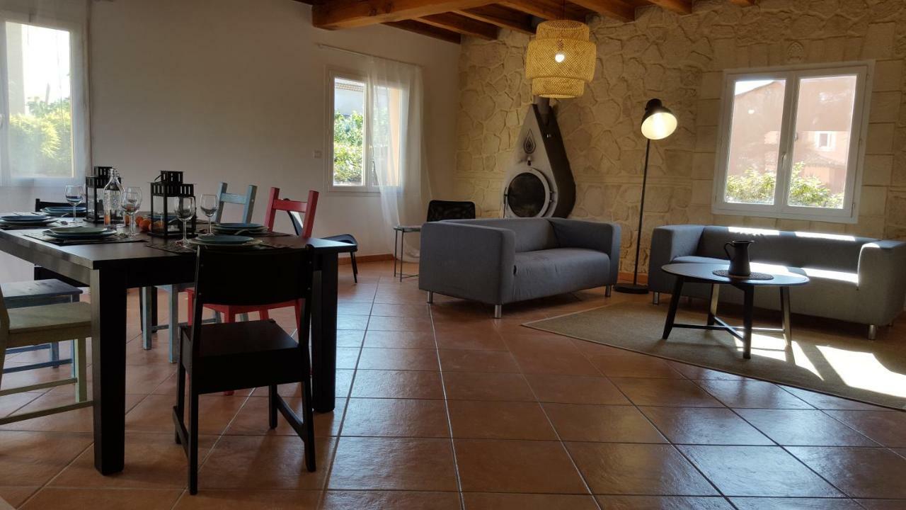 Maison Les Pins Aigues-Mortes Bagian luar foto