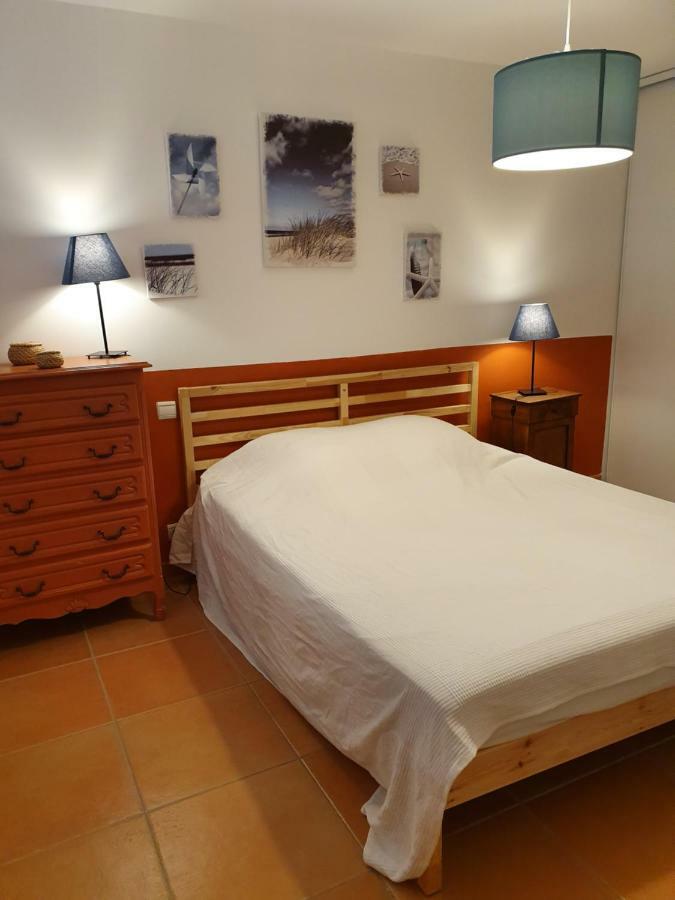 Maison Les Pins Aigues-Mortes Bagian luar foto